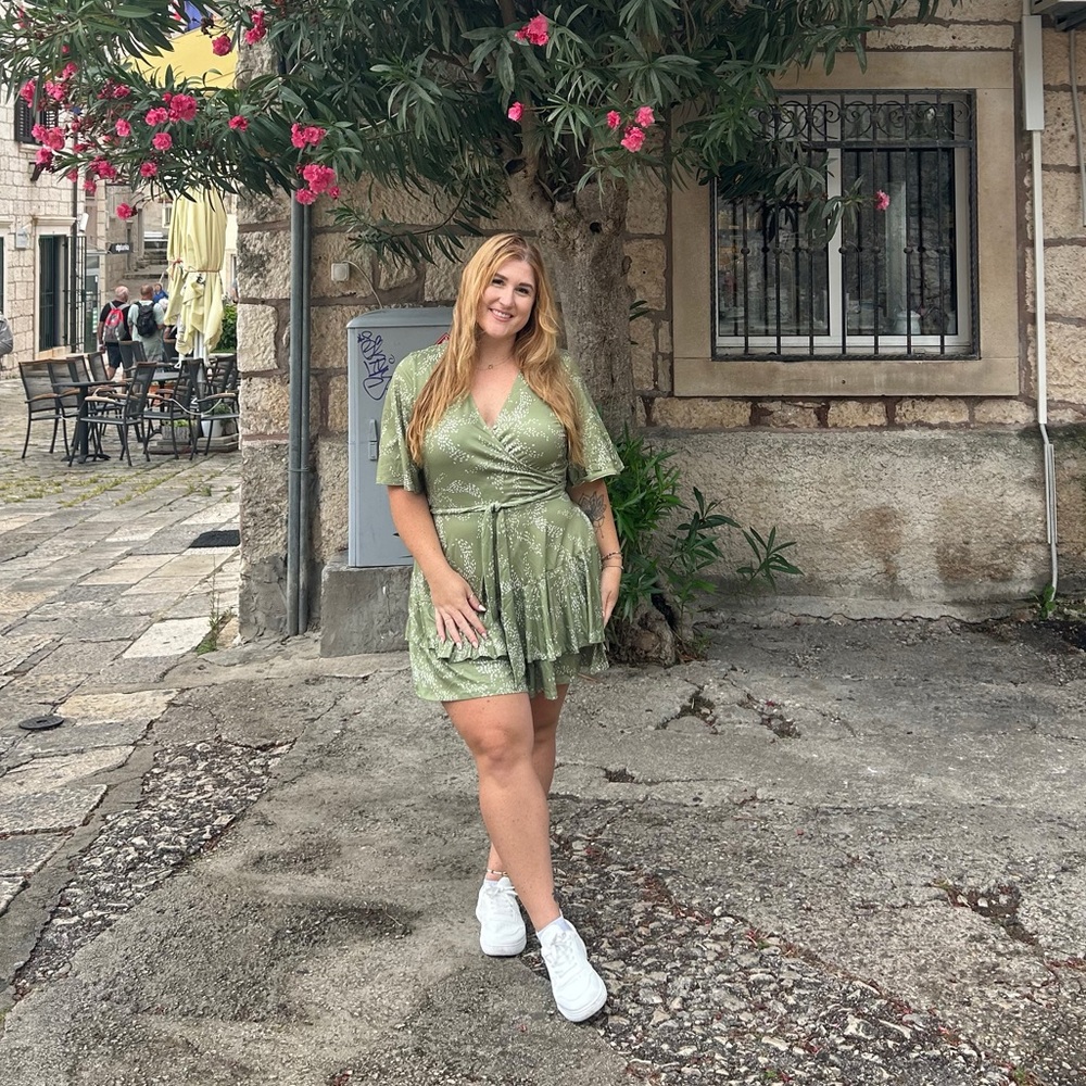 Floral Print Romper – Super Stretchy, Flattering & Fun